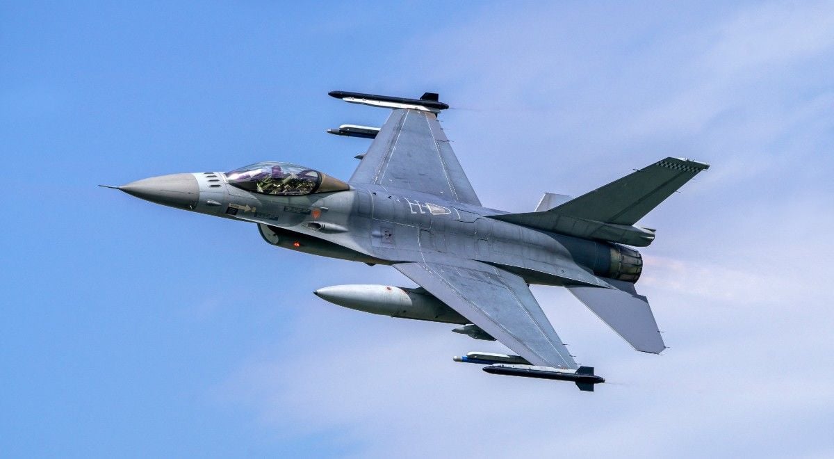      F-16   