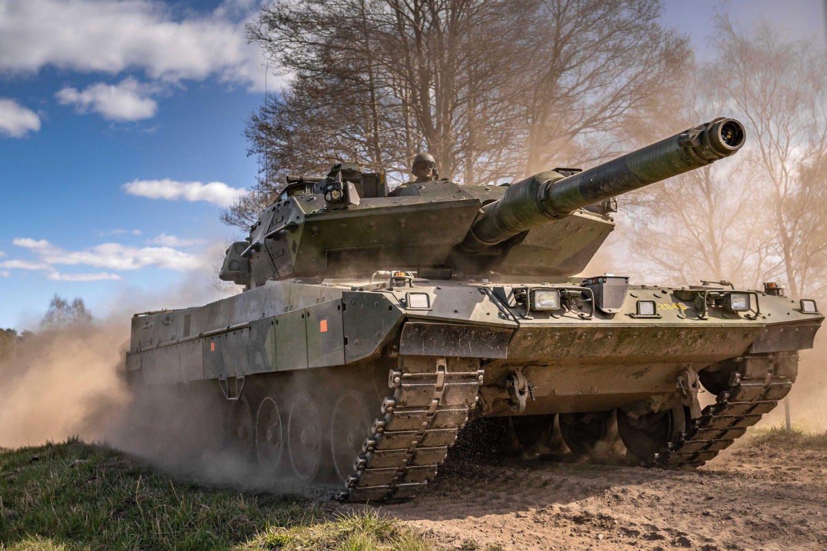     - Leopard 2:  Strv 122