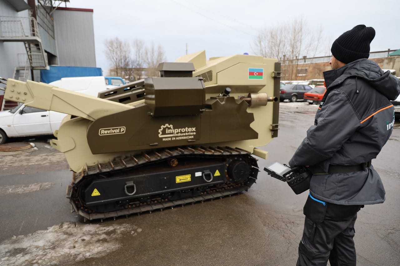 Азербайджан передал Украине беспилотную машину для разминирования Revival  P: что о ней известно - | Диалог.UA