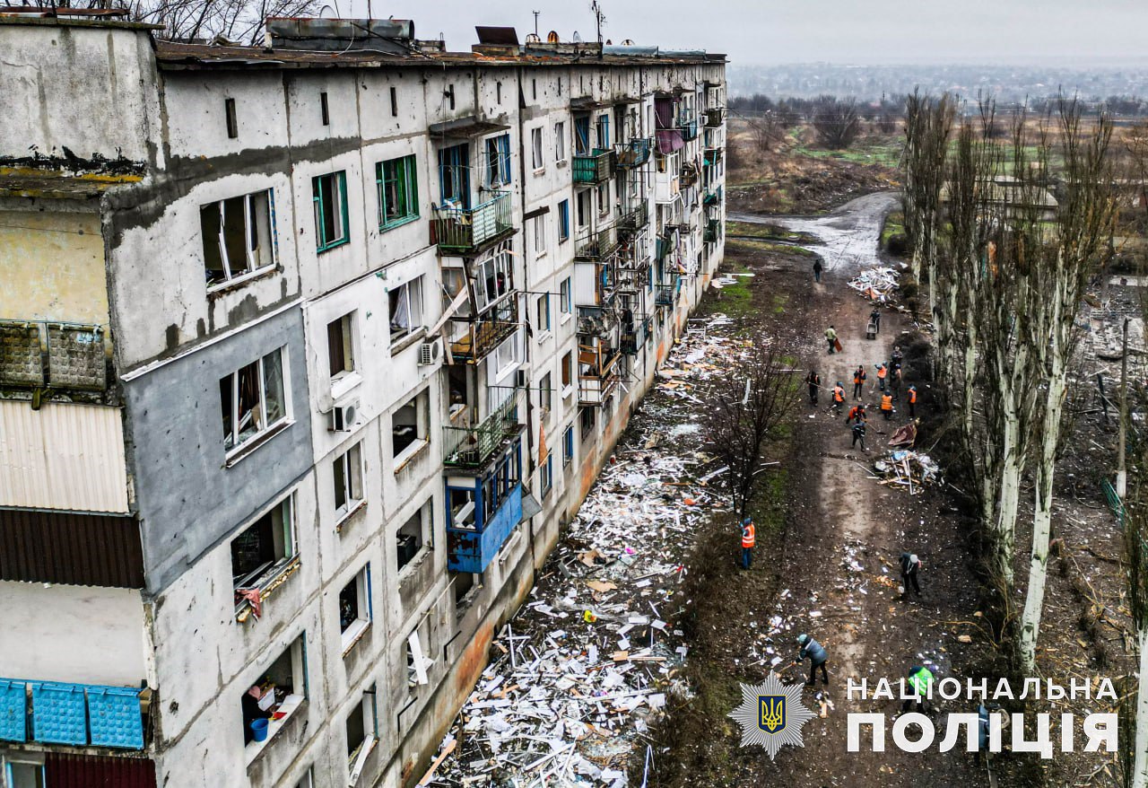 Разбили больницу и десятки домов: в Нацполиции показали последствия ударов  армии РФ по Селидово и Курахово - | Диалог.UA