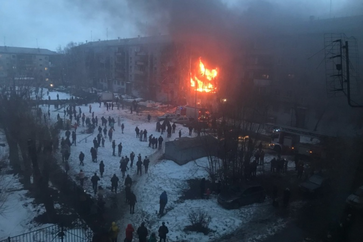 В российском Магнитогорске прогремел мощный взрыв: сразу начался пожар, есть жертвы, фото