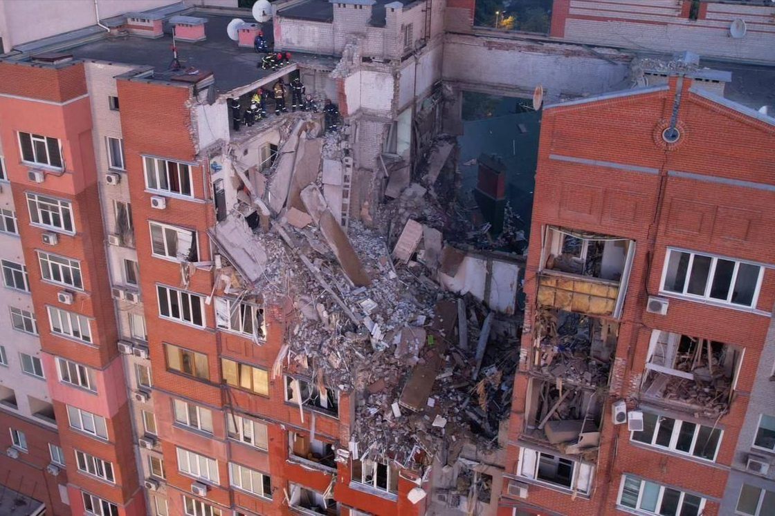 ​Трагедия в Днепре: под завалами многоэтажки, разрушенной ракетой РФ, нашли тело, еще 5 человек пропали