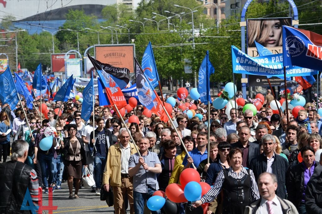 У Захарченко на митинг 1 мая согнали тысячи человек: как в Донецке "отмечают" Первомай