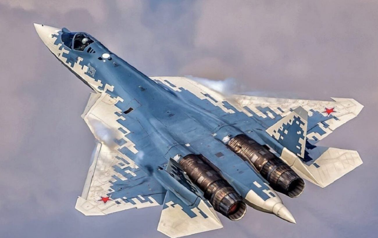 ​Три боевых самолета "Су-57" и один нарисованный: в Сети появились спутниковые снимки авиабазы Ахтубинск