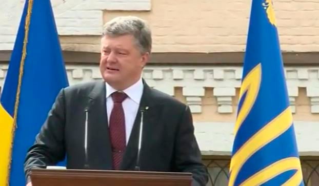 Порошенко о мире в Донбассе: Украина должна взять под контроль более 400 км границы и закрыть "военторг" РФ