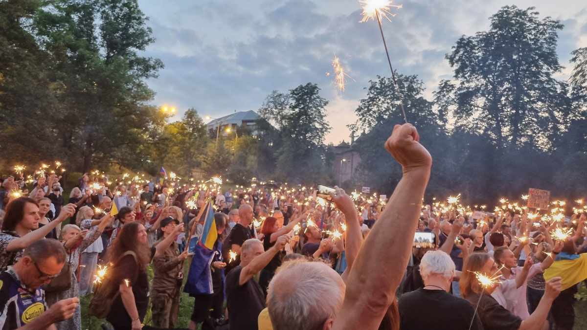 "Путин – убийца, оккупант и вор": в Праге прошел митинг в поддержку Украины и памяти о вторжении советских войск в Чехию 