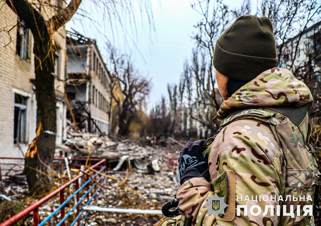 Разбили больницу и десятки домов: в Нацполиции показали последствия ударов  армии РФ по Селидово и Курахово - | Диалог.UA