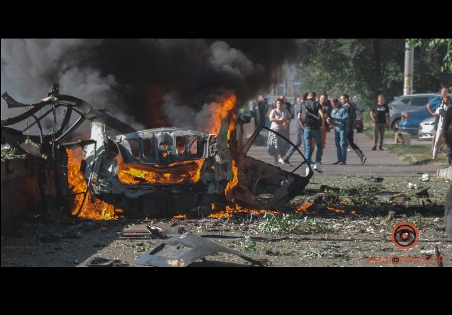 Теракт в Днепре: при взрыве авто погибли ветеран АТО и спикер ГСЧС, машину разнесло на части