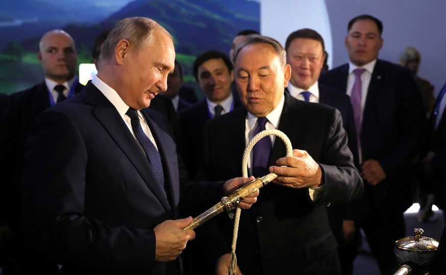 Скандал в Казахстане: визит Путина вызвал переполох из-за кадров Крымского моста