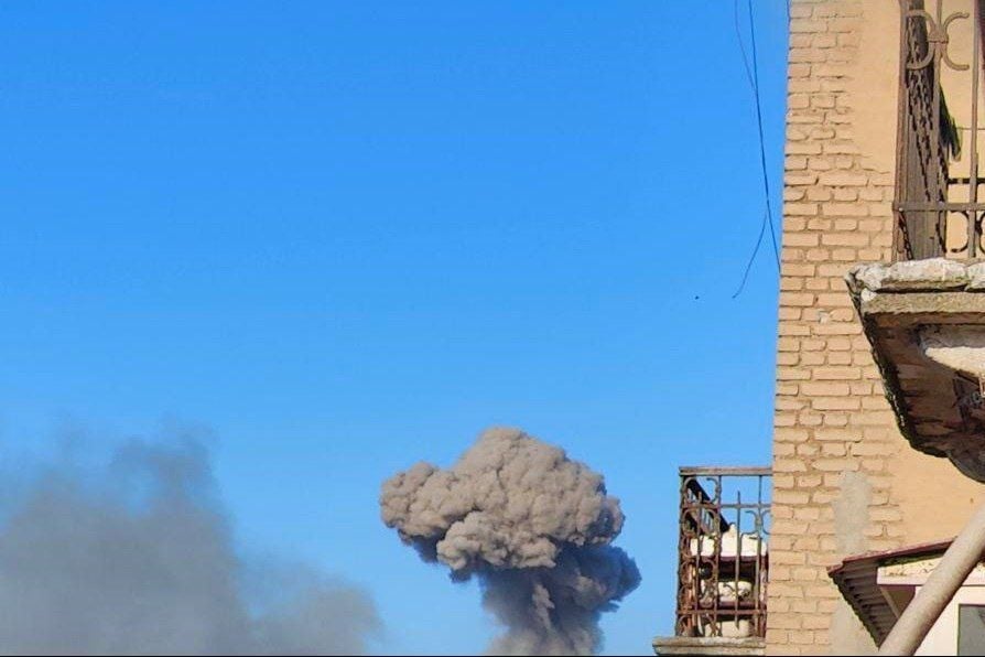 ​"Знатно шандарахнуло", - ВСУ попали в важный объект ВС РФ в Донецке, гремят мощные взрывы