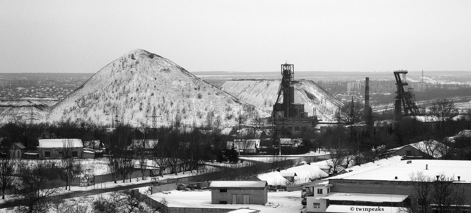 Донецкая область история. Шахты Донбасса СССР. Шахта Орджоникидзе Новокузнецк. Шахта комсомолец Горловка. Терриконы шахт Кузбасса.