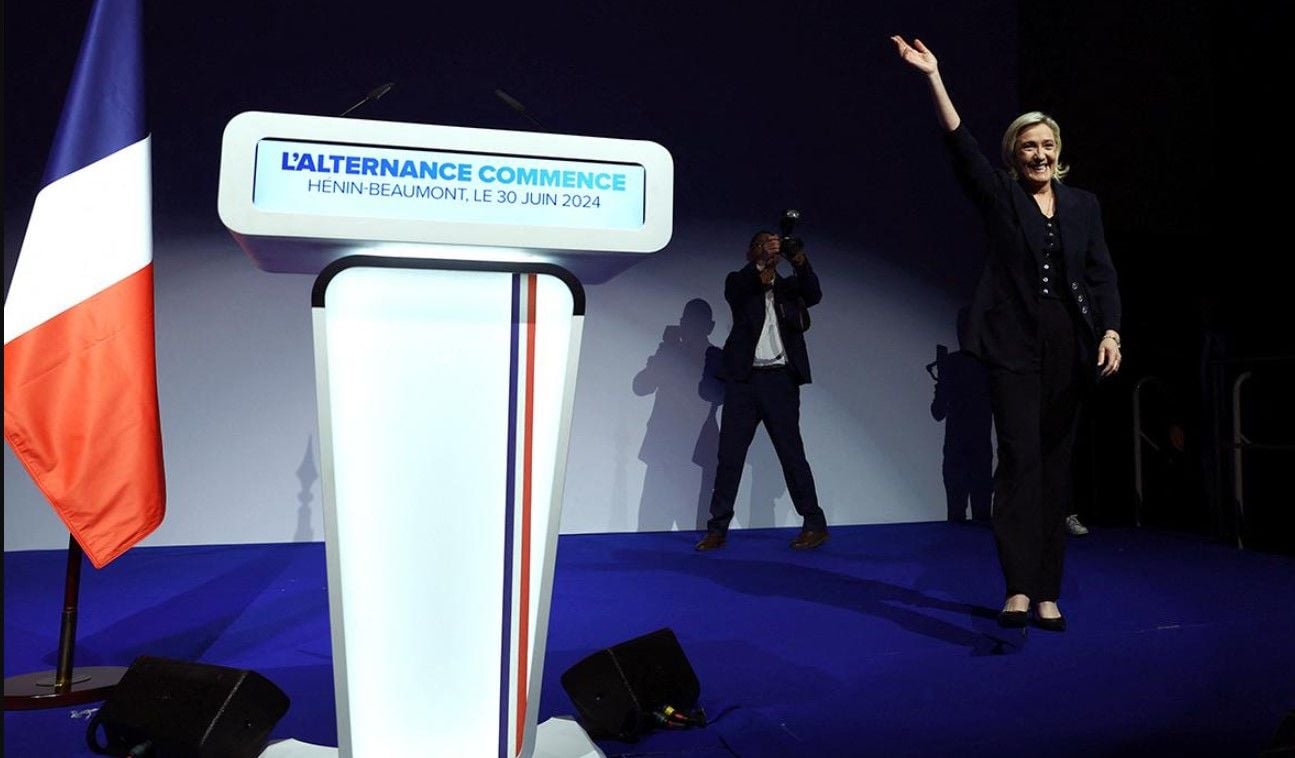 РФ вмешалась в выборы во Франции, официально поддержав партию Ле Пен 