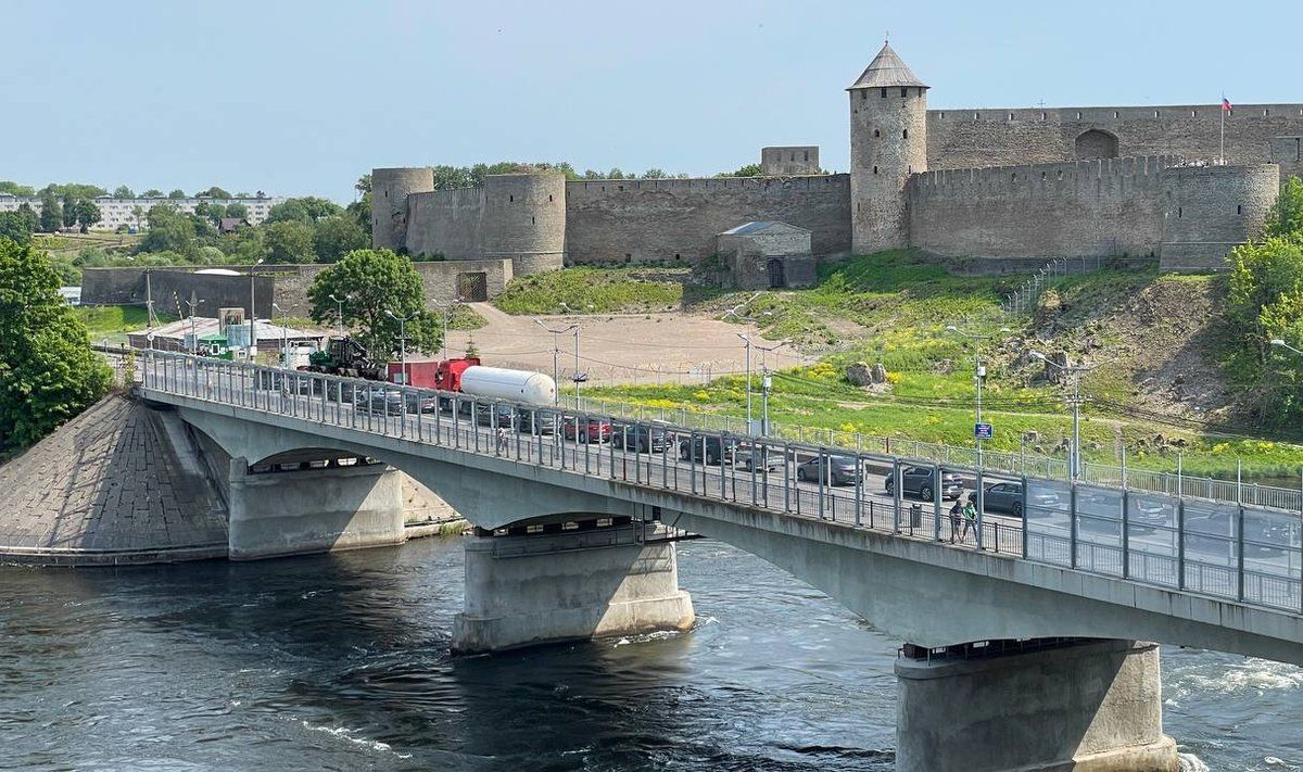 Российские пограничники вторглись в воды Эстонии: подробности инцидента на Нарве 
