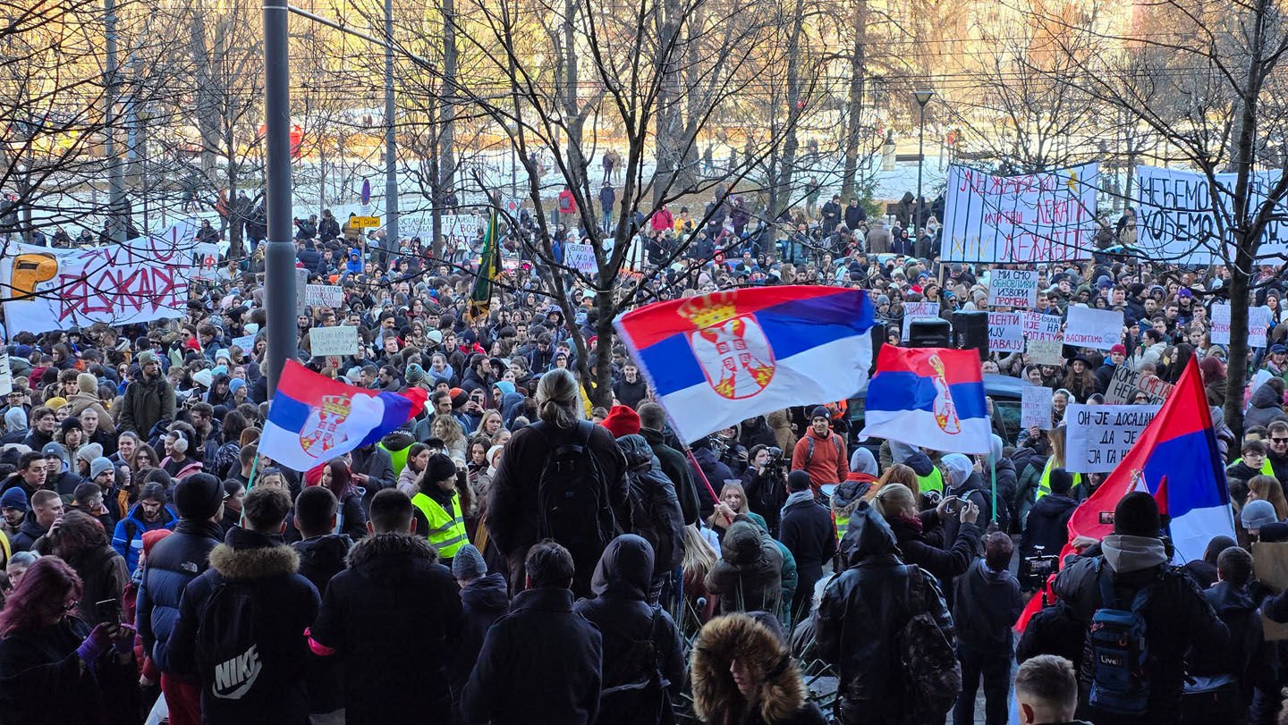 Сербия охвачена протестами: в Белграде взрывы, есть жертвы, была попытка поднять на воздух резиденцию Вучича