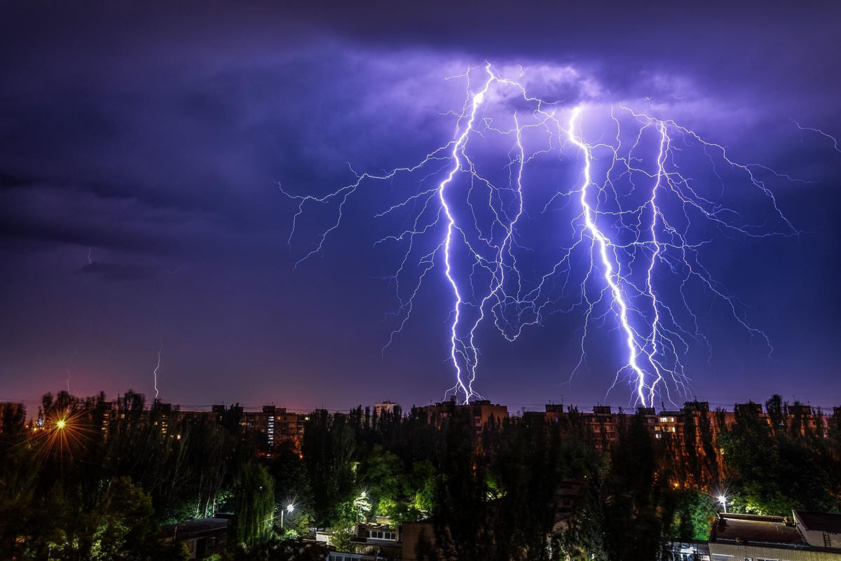 Продержится до конца суток: синоптики предупредили киевлян об опасном метеорологическом явлении 