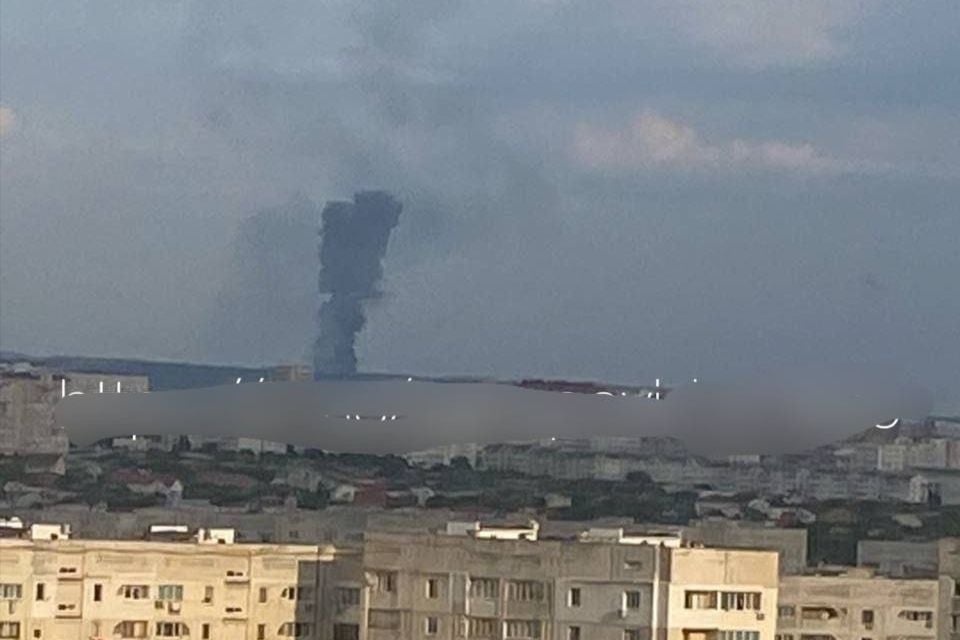 ​В Севастополе "пропущенный": на месте прилета, где стояло российское ПВО, огромный "гриб" дыма
