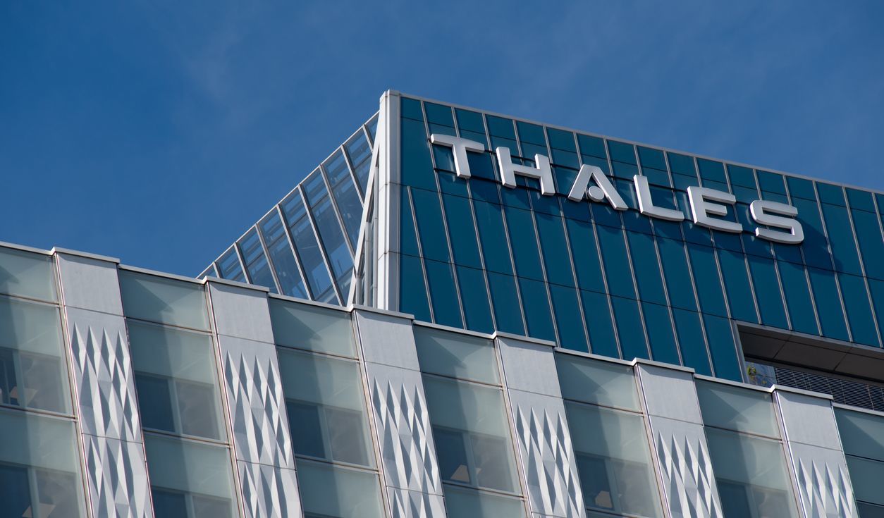 СМИ: французский оборонный гигант Thales помогает России в войне против Украины