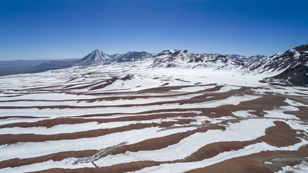 Впервые за 30 лет снег выпал в самой сухой пустыне мира 