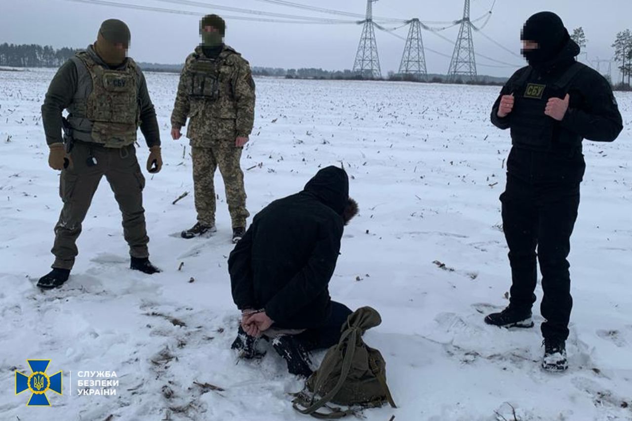 ГРУ забросило в Украину диверсанта-"вагнеровца" из Беларуси, поставив задачу обесточить Киев