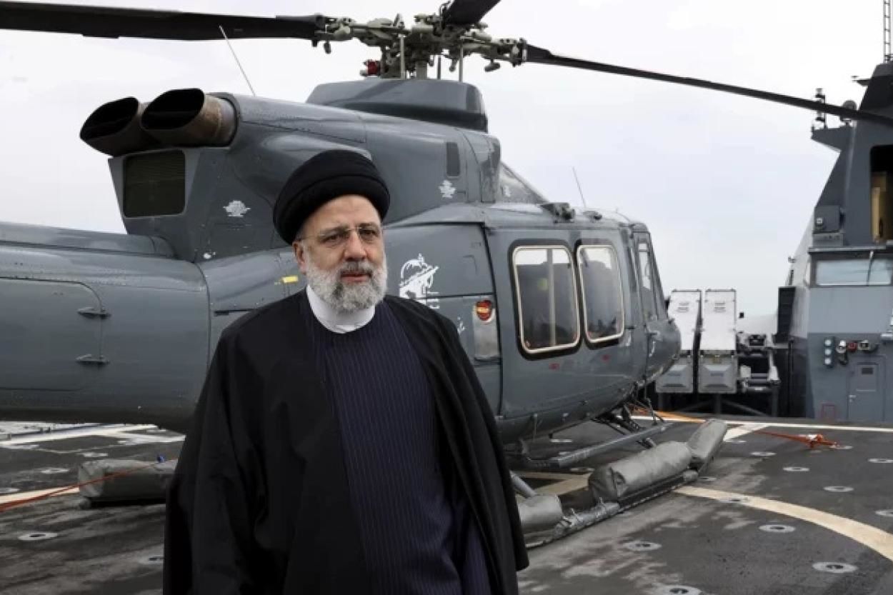 Крушение вертолета Раиси: жизнь президента Ирана под угрозой - Reuters 