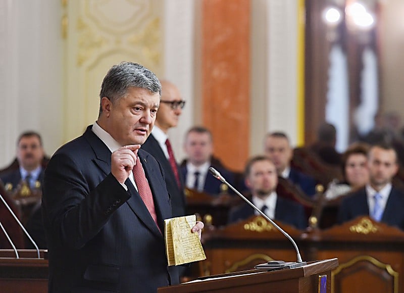 Президент внесет в парламент законопроект о создании военного суда одновременно с антикоррупционным