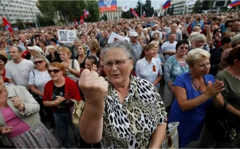 "Это даже не унизительно, это позорище!" – жители Макеевки возмущены случившимся при РФ