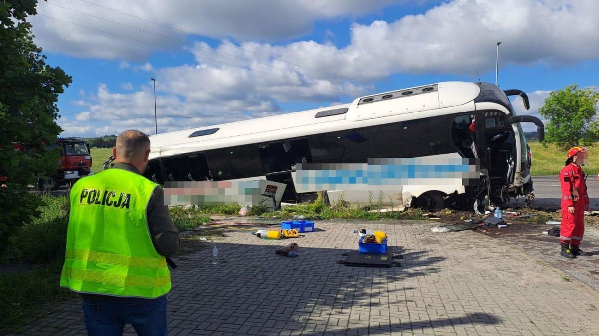 Серьезная авария в Польше: автобус с украинцами перевернулся – 14 человек пострадали, среди них есть дети