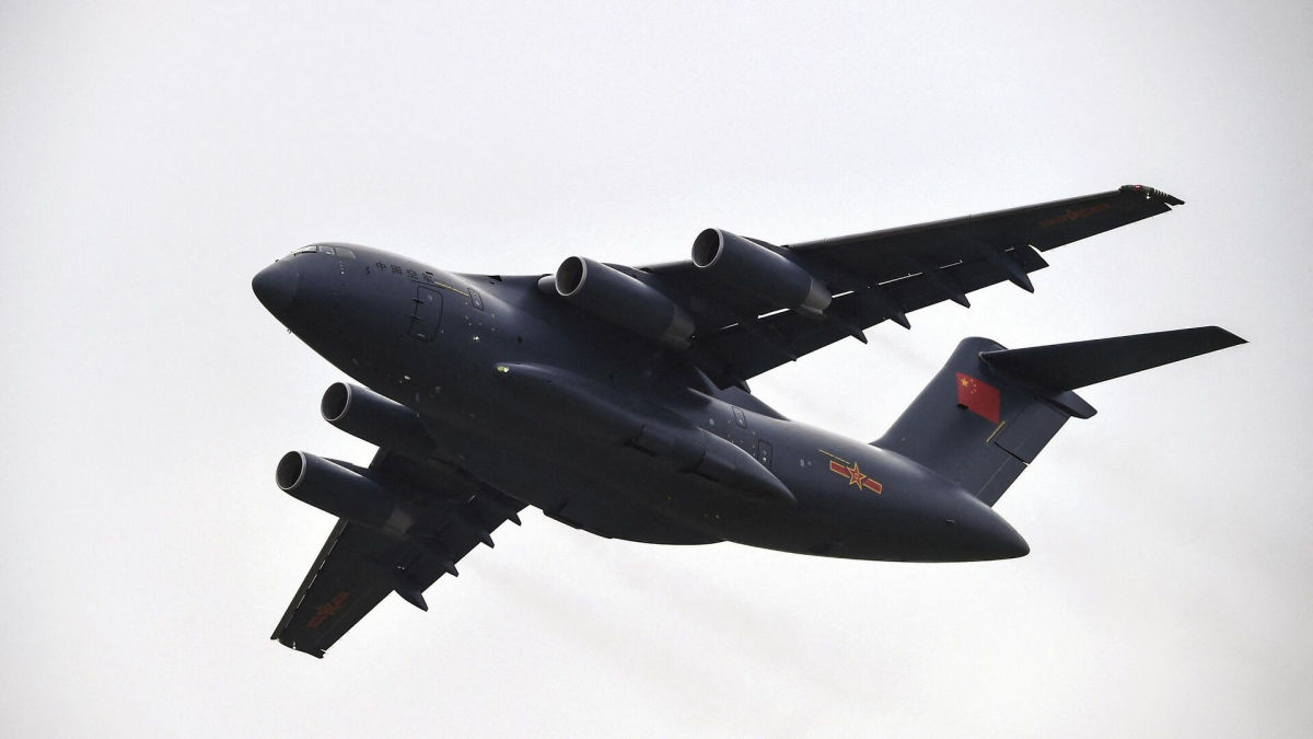 Самолет ВВС Китая совершил подозрительную посадку в Москве