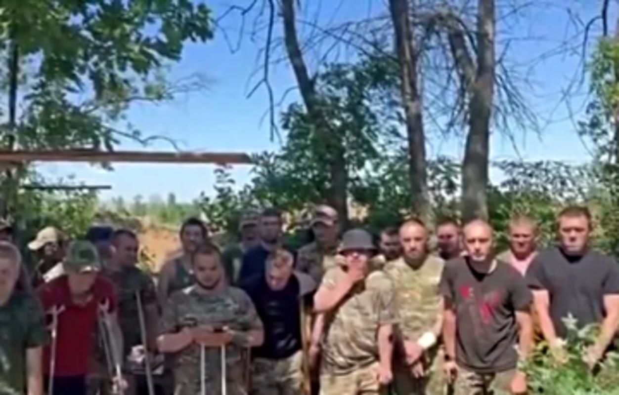 ​Путин массово отправляет на фронт воевать против ВСУ инвалидов на костылях: обнародовано видео 