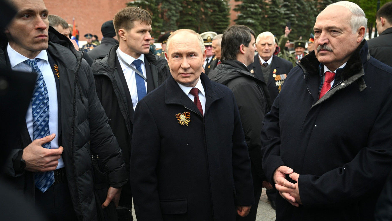 Путин начал носить бронежилет, опасаясь покушения, - росСМИ