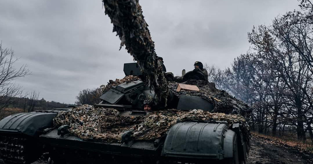 Танк "Т-64БВ" ВСУ двумя попаданиями взорвал российский Т-72Б3: видео боя