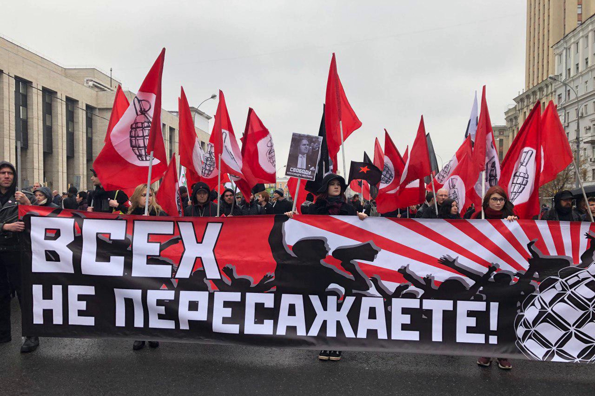 "Отпускай!" - более 23 тысяч россиян в центре Москвы требуют от Путина прекратить репрессии: кадры