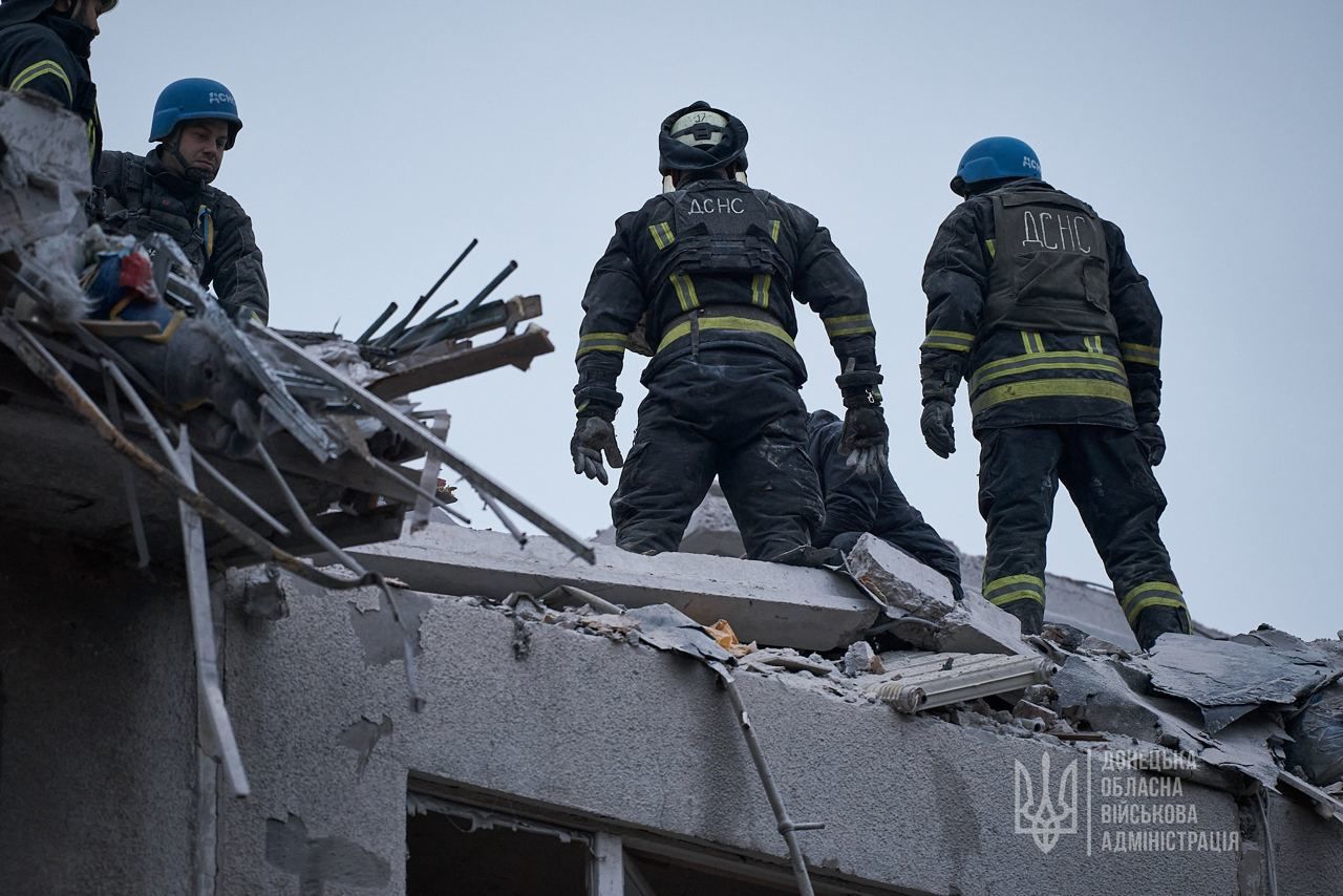 ​Трагедия в Славянске: число жертв российской атаки выросло до 9, еще 4 гражданских ищут под завалами