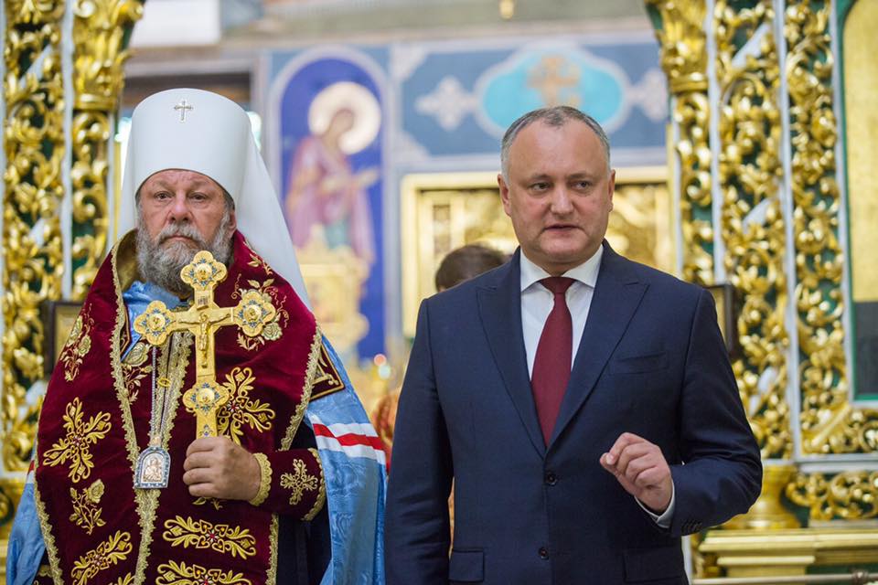 Додон "подлизывается" к Путину: президент Молдовы предлагает провести Всеправославный собор из-за Украины