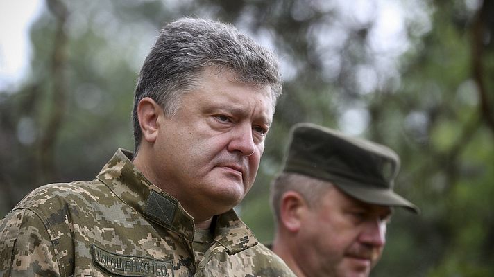 Порошенко заявил, что Украина ведет против России сразу две войны: на обоих фронтах Кремль получил поражение