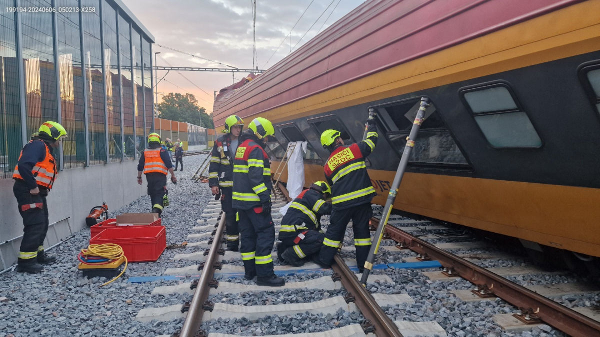 Глава RegioJet дав обіцянку у зв'язку зі смертельною катастрофою поїзда у Чехії: відкрито телефонну лінію українською