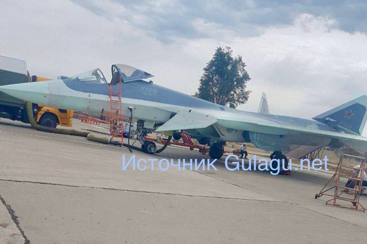 ​Борт №058 - все: росСМИ показали Су-57, по которому прилетели ударные дроны Украины