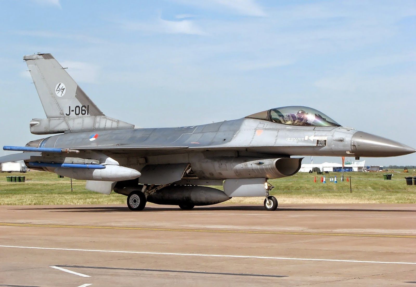 Нидерланды озвучили сроки отправки F-16 в Румынию для обучения украинских пилотов