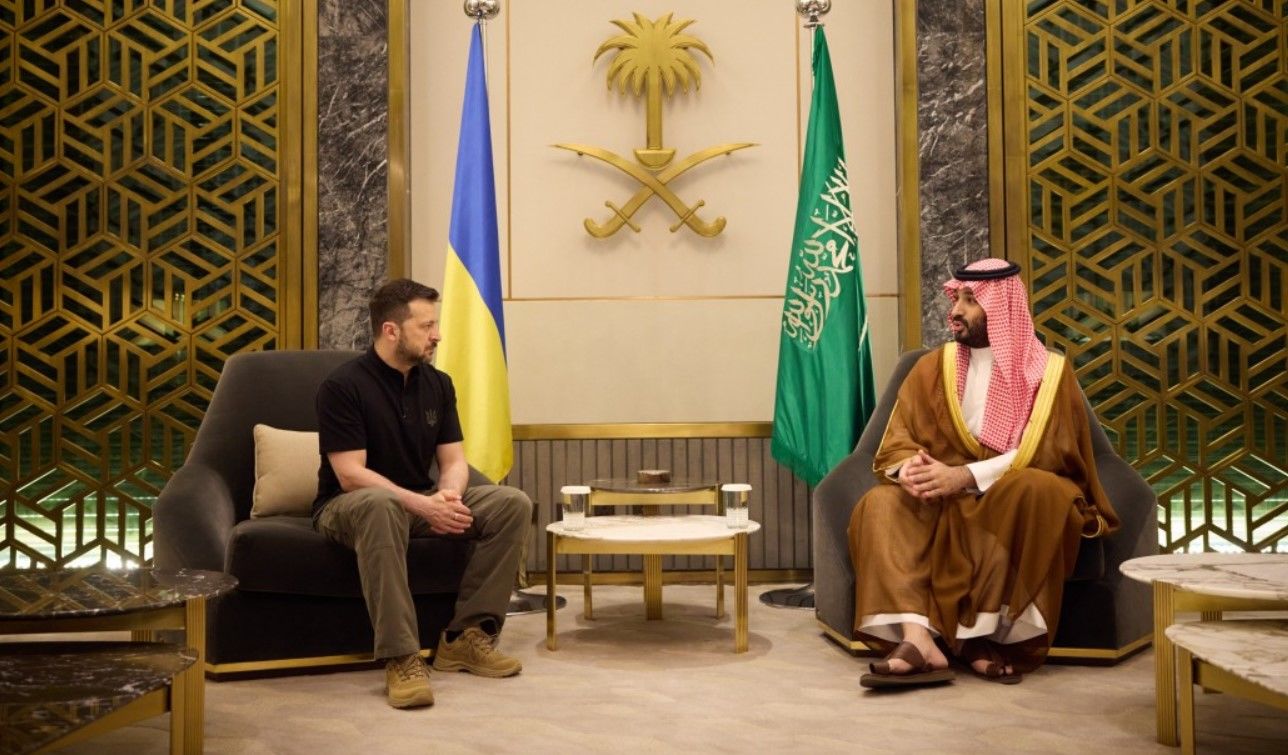 Зеленский совершил необъявленный визит в Саудовскую Аравию: итоги встречи с принцем