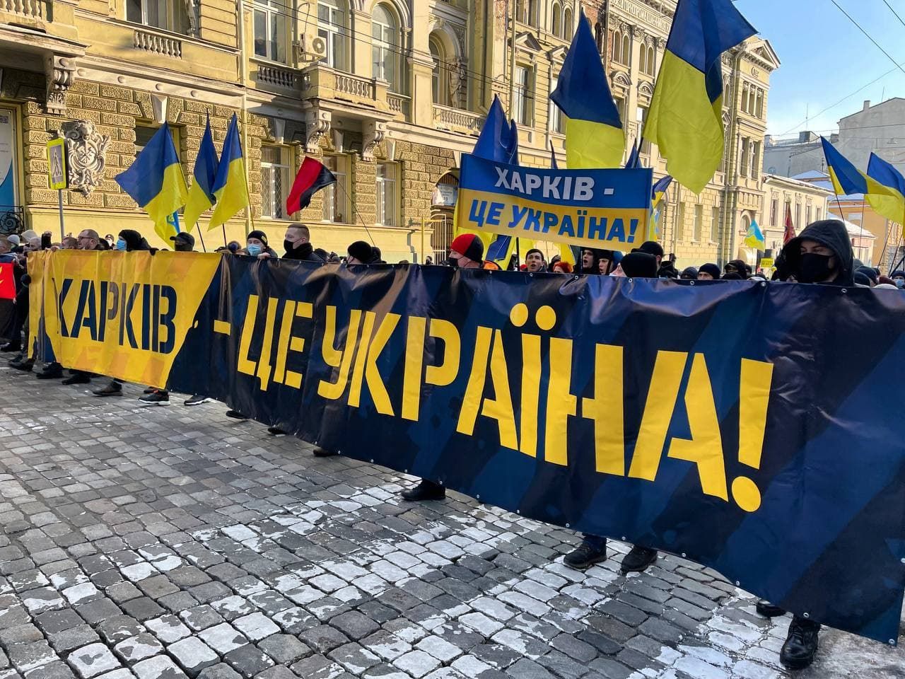 Тысячи людей на Марше единства в Харькове рассказали, что думают о Путине