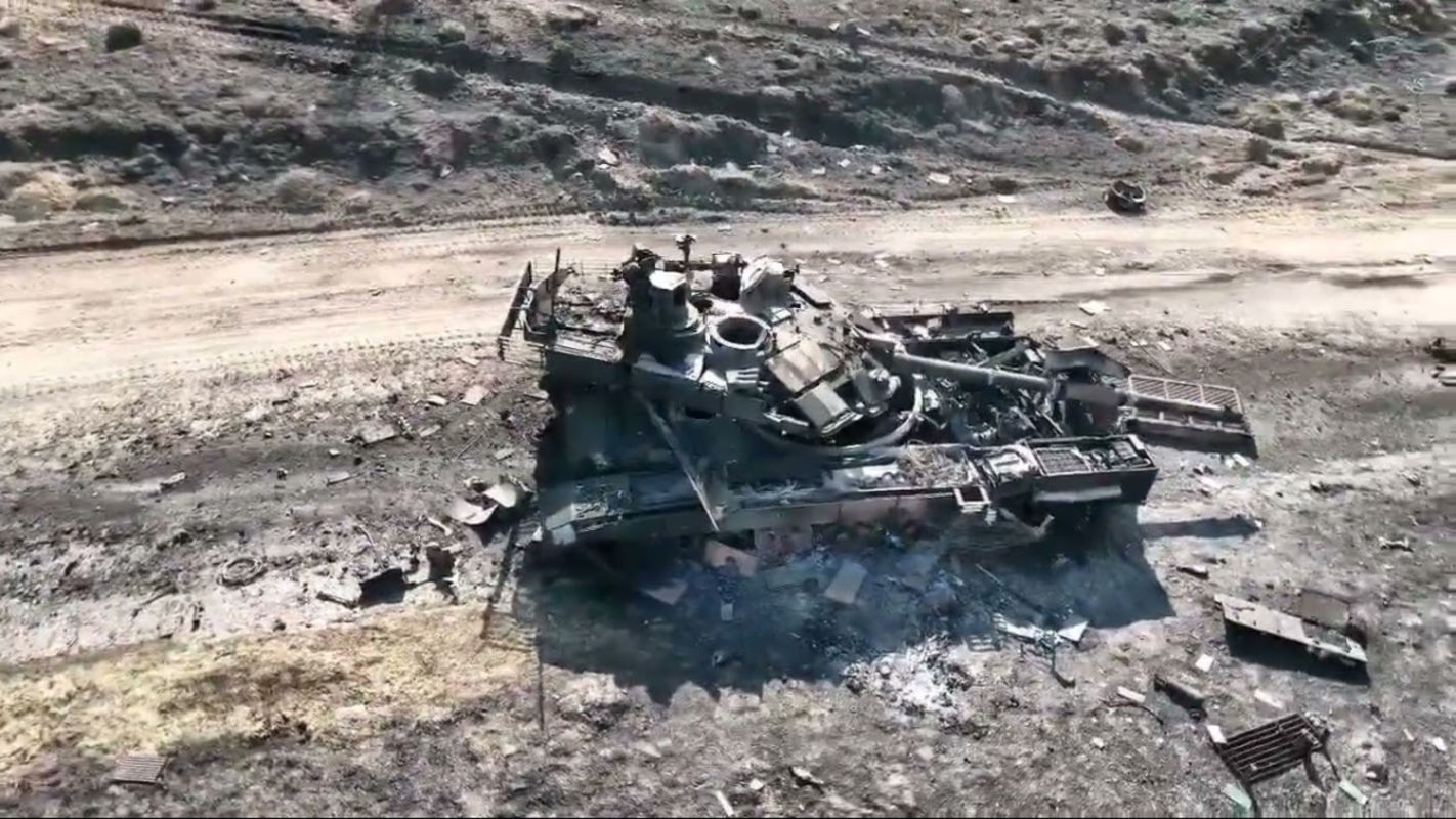 ​Бойцы из 47-й ОМБр дроном-камикадзе эффективно превратили хваленый танк Путина "Т-90" в металлолом