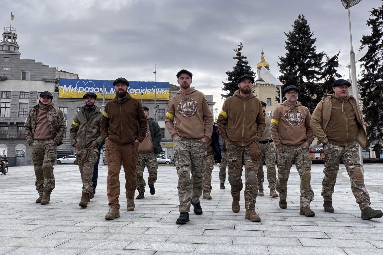 Підрозділ ЗСУ "Гострі картузи" отримав несподіваний подарунок від творців однойменного серіалу