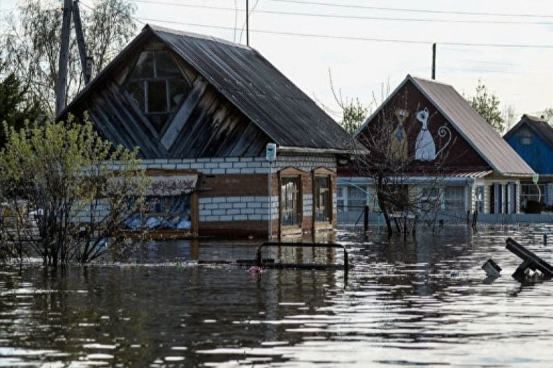 ​В России прорвана дамба, огромные разрушения: "Все смыло, абсолютно все"