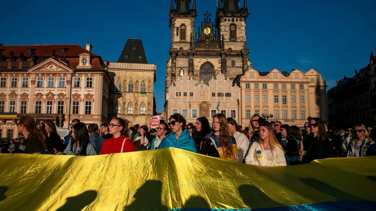 В Чехии зарегистрировано более 320 тысяч украинских беженцев - сколько из них планируют вернуться на родину