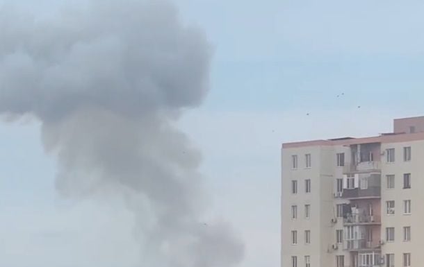 Россия снова обстреляла Одессу – горит гражданская инфраструктура, все в черном дыму