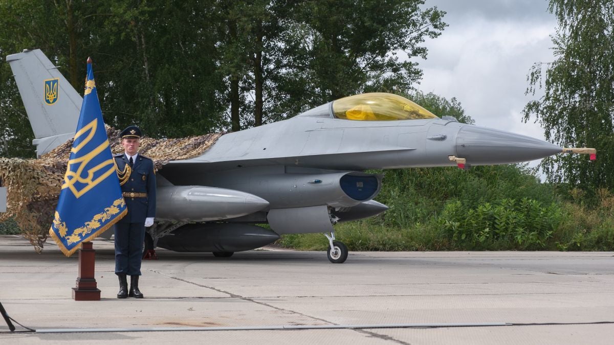 Коригування підготовки пілотів: Україна не отримає ескадрилью F-16 до кінця року – ЗМІ