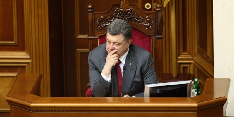 Больше не госслужащие: Порошенко и нардепы с 1 января 2016 года лишены специального статуса