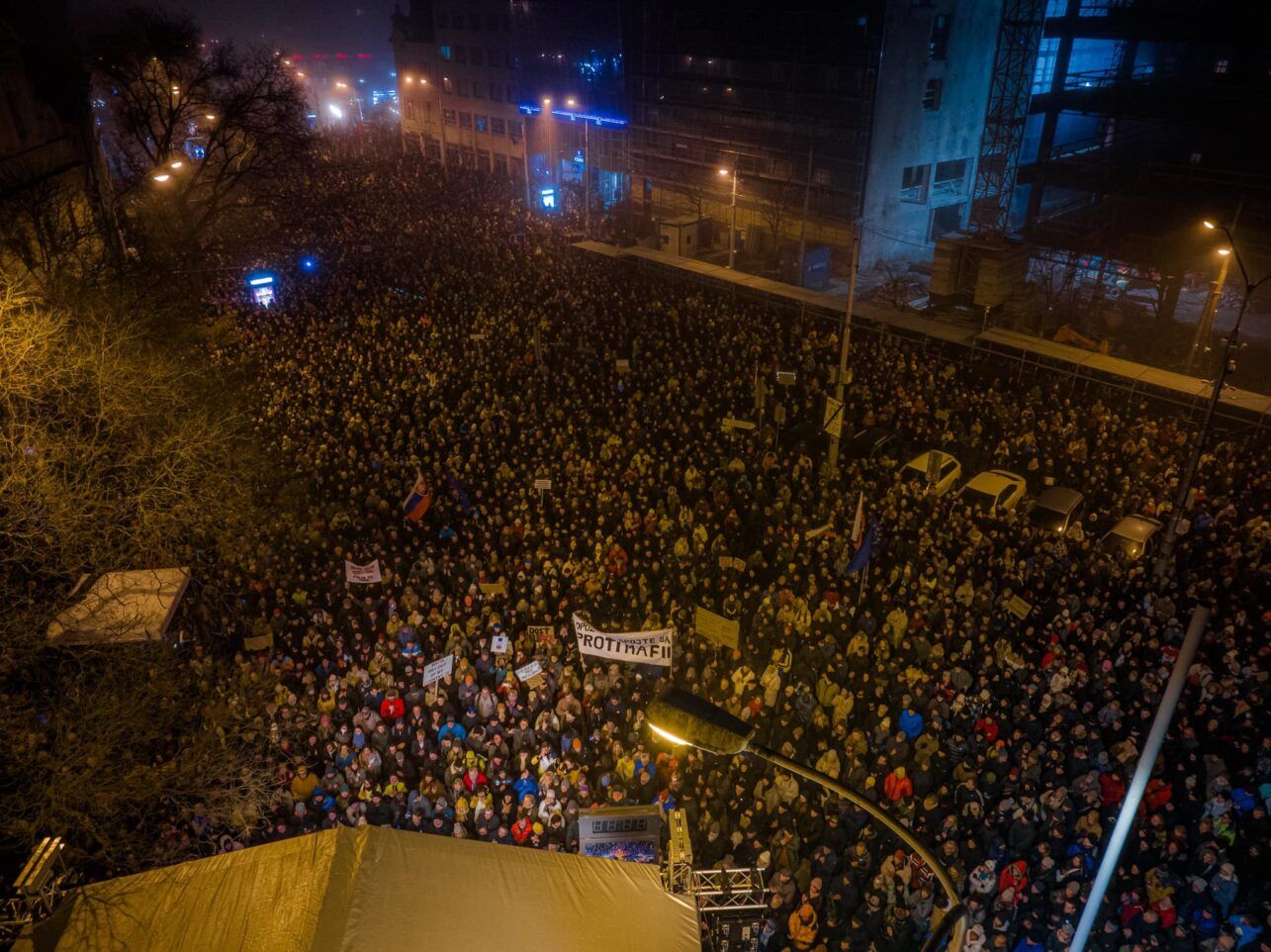У Словаччині тисячі незадоволених вийшли на протест: "Досить, Фіцо!"