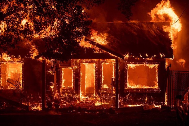 Калифорния охвачена смертельным пожаром - больше 20000 людей эвакуировано: кадры, от которых бросает в дрожь