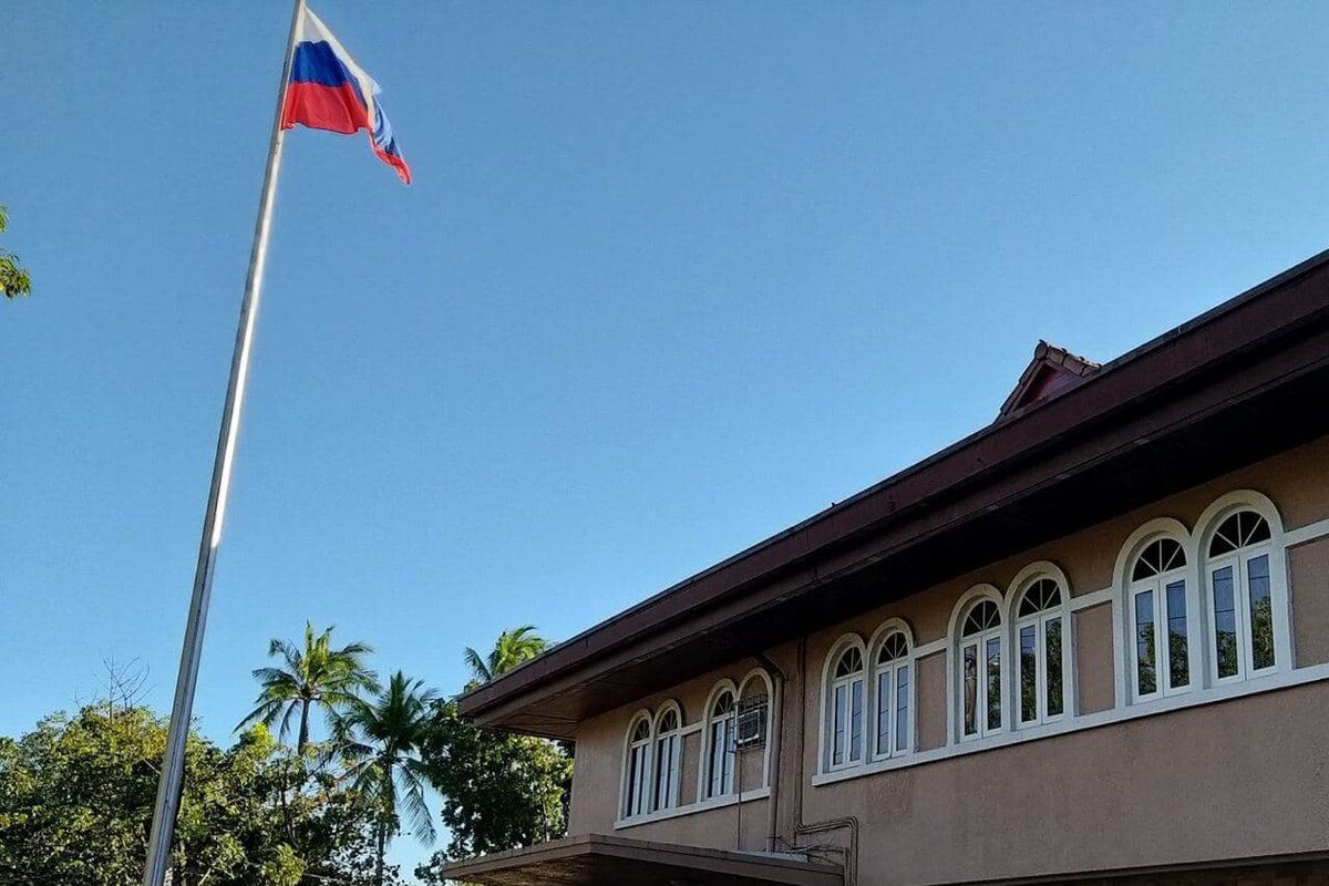На Філіппінах згоріло посольство РФ: будівлі завдано значної шкоди